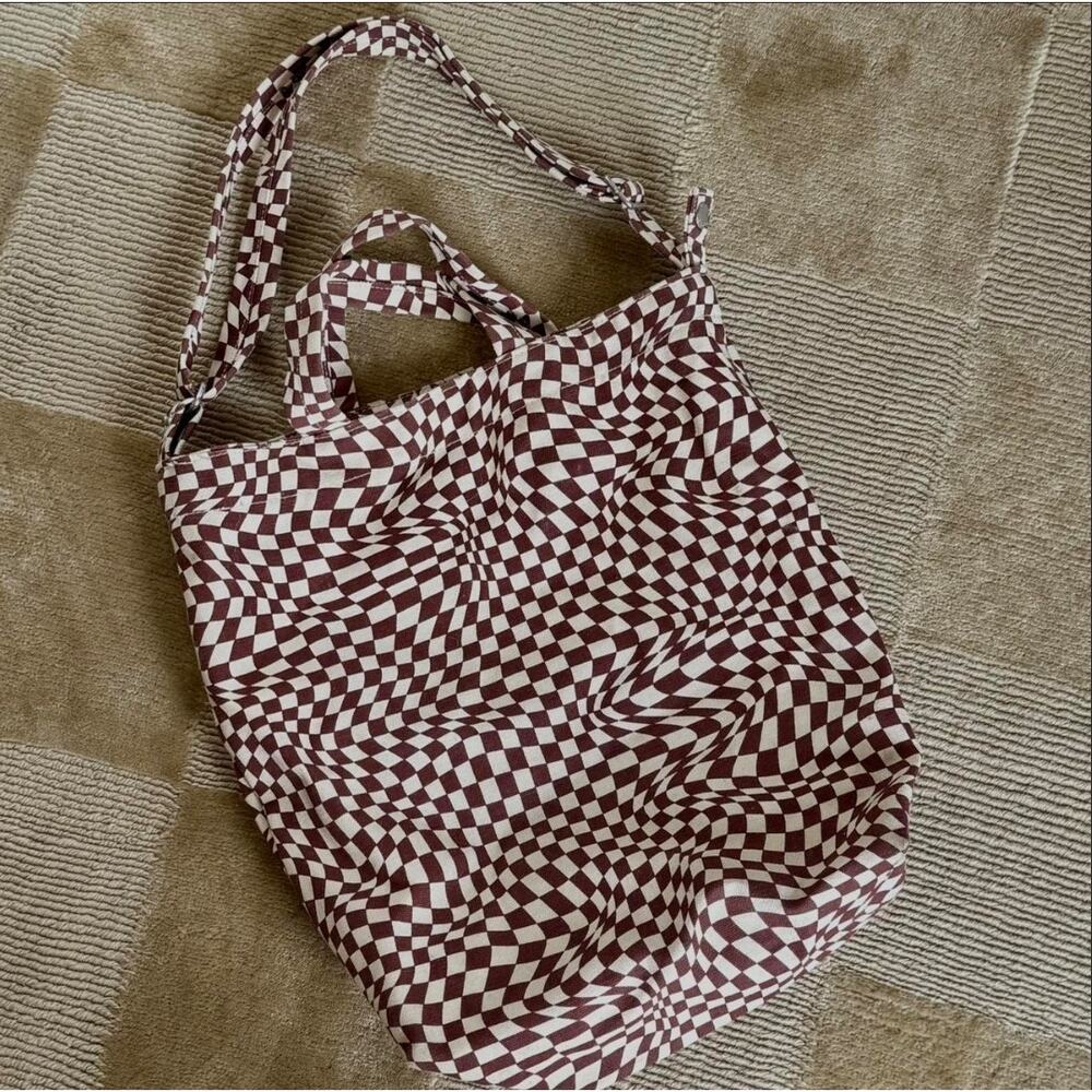 BAGGU Horizontal Duck Bag Trippy Checker Maroon Ivory Print Wearable Art Modern - Picture 5 of 8